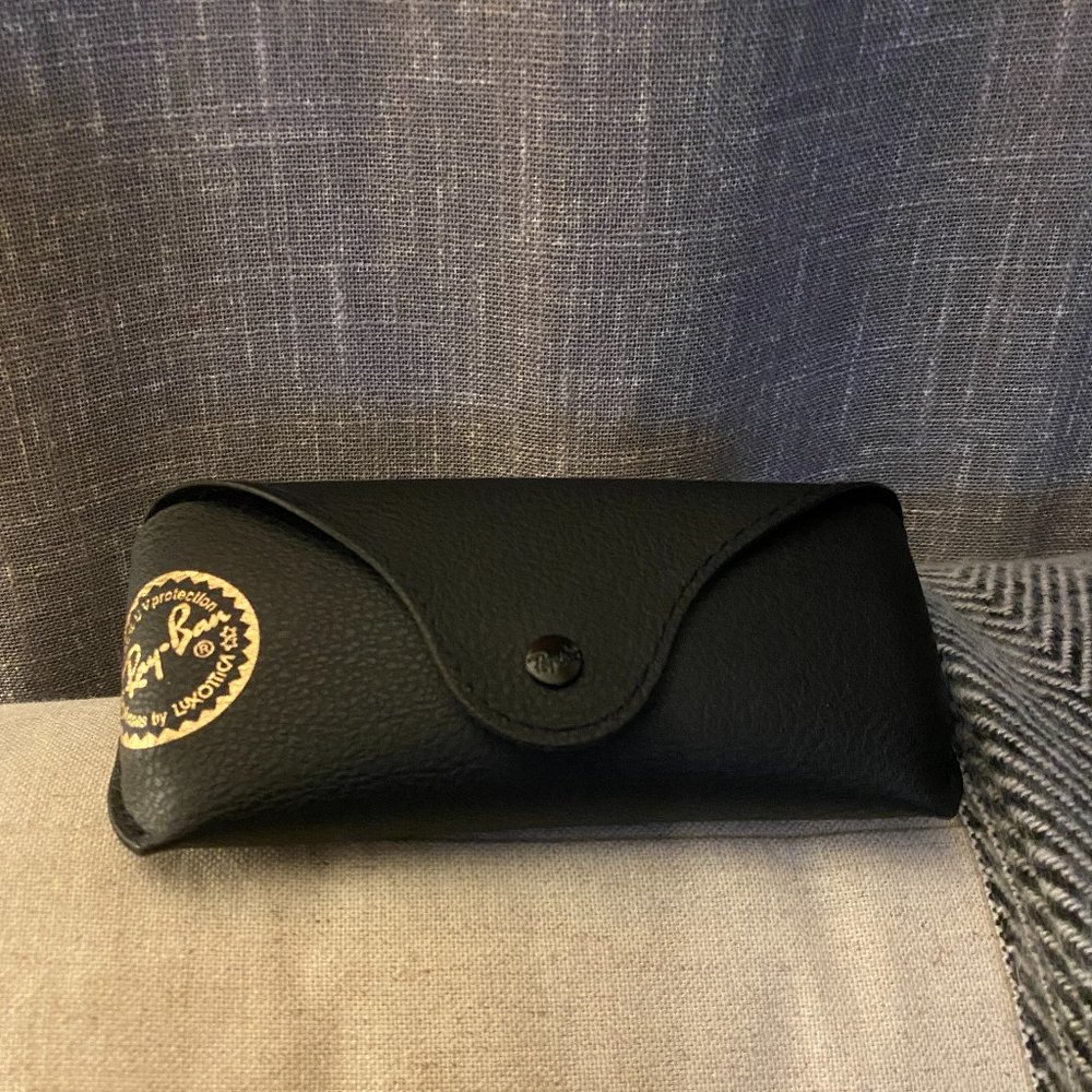 NWOT Ray-Ban Black Soft Shell Snap Sunglasses Case & Grey Microfiber Cloth .